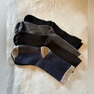 Women Above Ankle 5” Socks, 4 Pair, New & Used, Gray, Navy, Black, Soft, Comfy